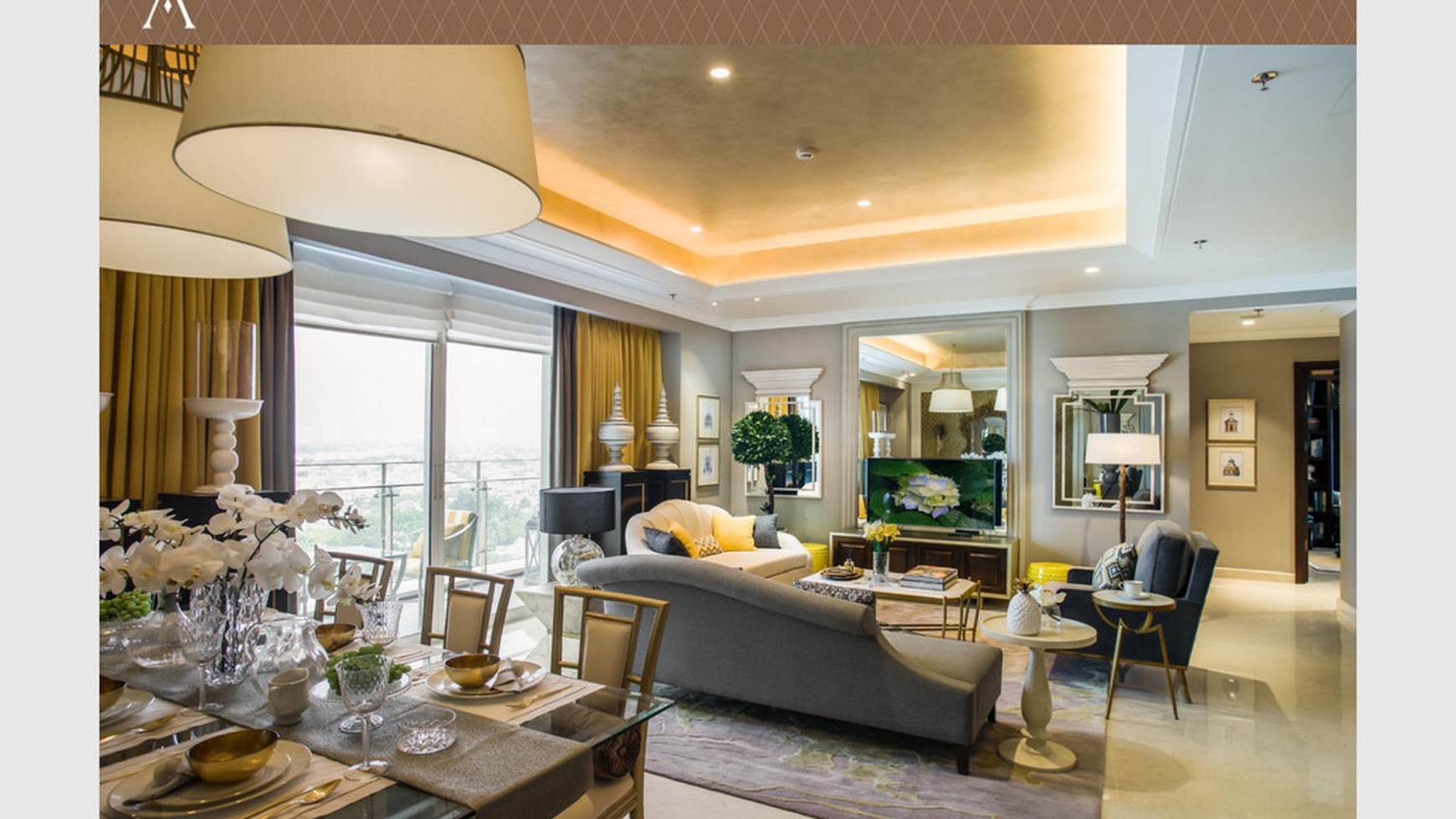 Ruang tamu mewah di Pondok Indah Residences dengan pemandangan kota Jakarta